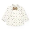 Camisa blanca para niño con hojas beige y pajarita desmontable