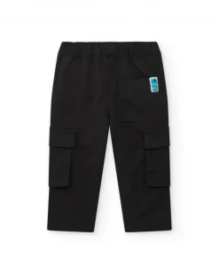 Pantalón cargo para niño en negro con bolsillos y cordón azul