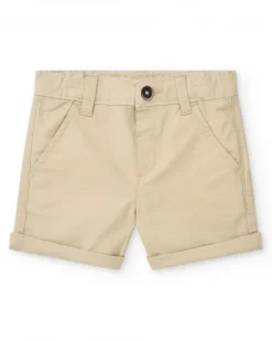 Pantalón corto beige para niño con bolsillos y cierre con botón