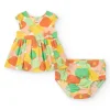 Vestido de punto para niña con manzanas y lazo decorativo